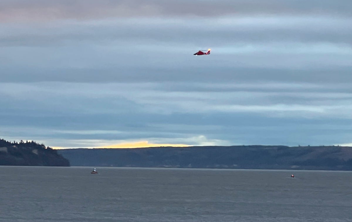 1 dead, 9 missing after floatplane crashes in Puget Sound