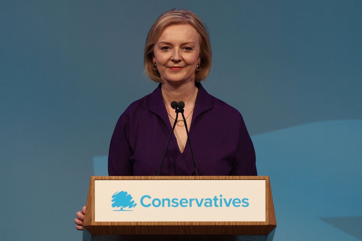 Liz Truss wins Tory leadership contest to become prime minister
