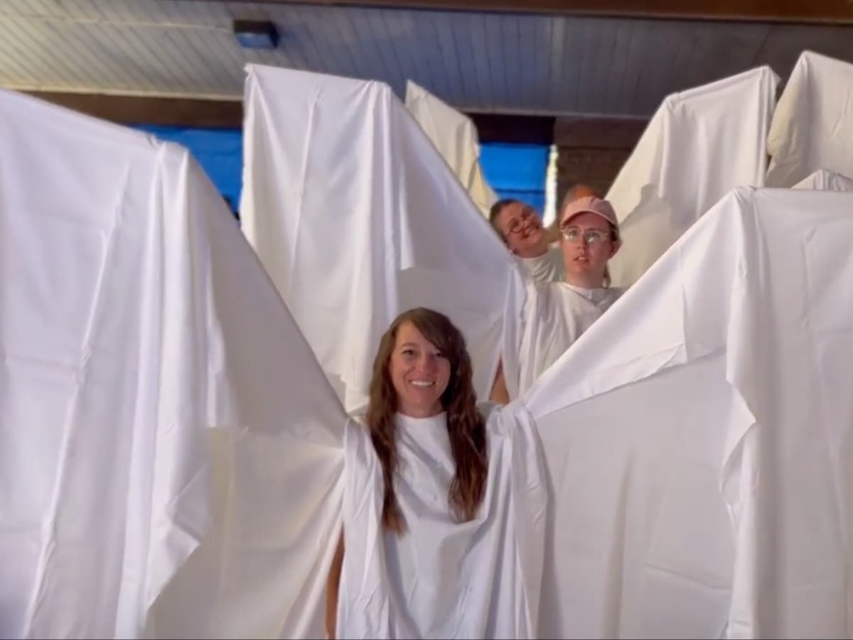 ‘Angels’ protect LGBT+ students from armed protesters at drag show ...