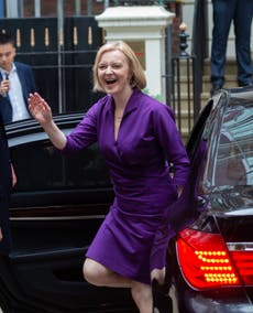 Liz Truss and Boris Johnson to fly to Balmoral separately, doubling carbon emissions 