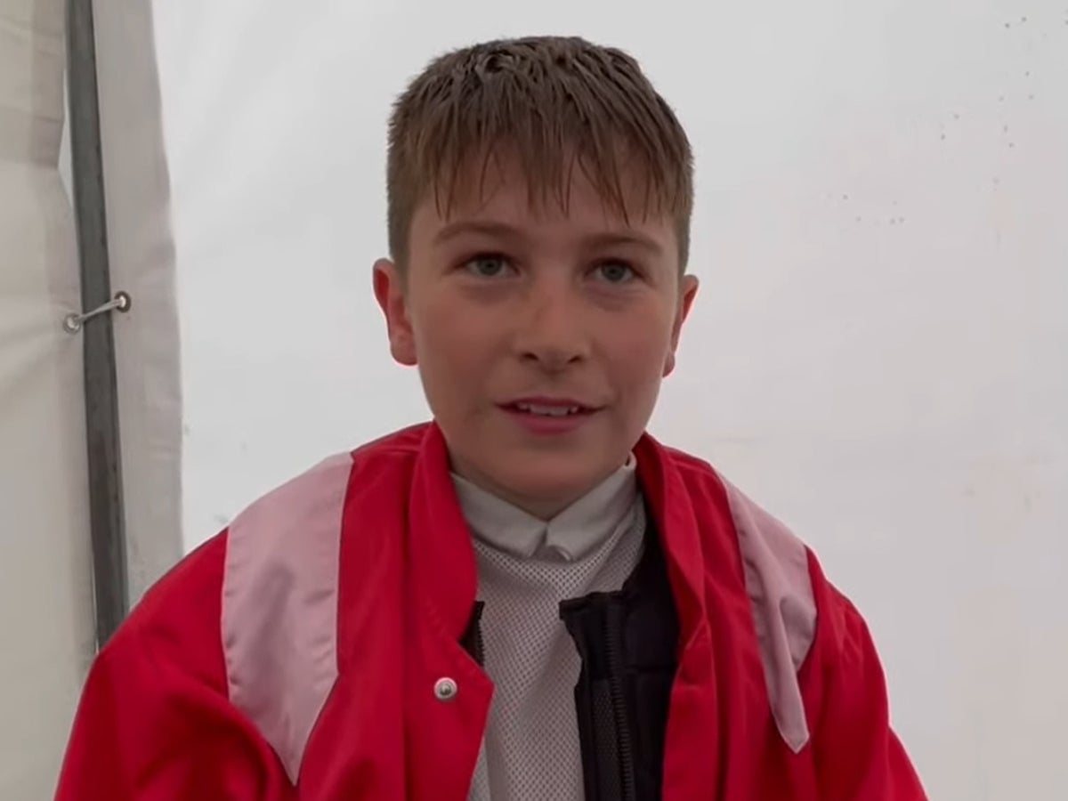 Jack de Bromhead: 13 yaşındaki jokeyin ebeveynleri, at yarışı kazasında ölen oğlu için haraç ödüyor