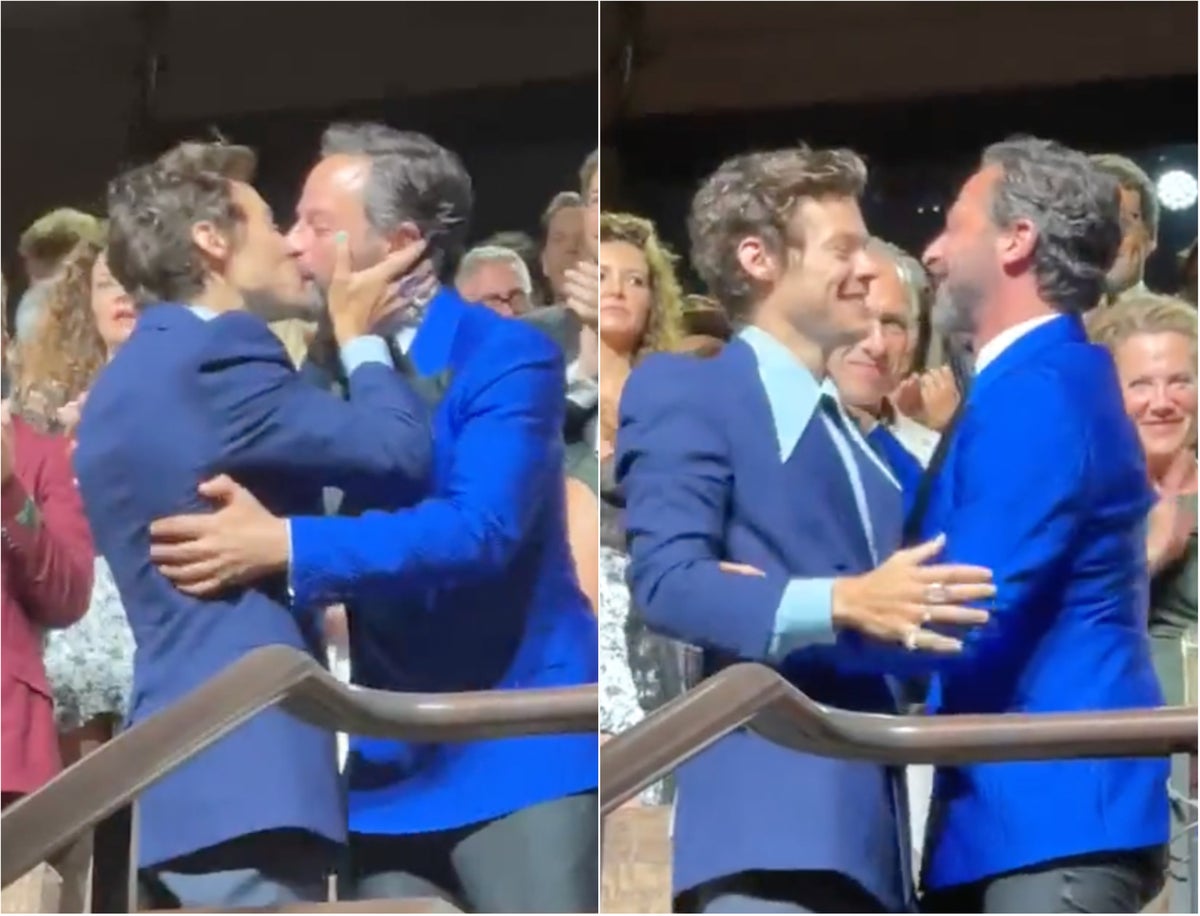 Harry Styles plants a kiss on Nick Kroll’s lips during Don’t Worry Darling standing ovation