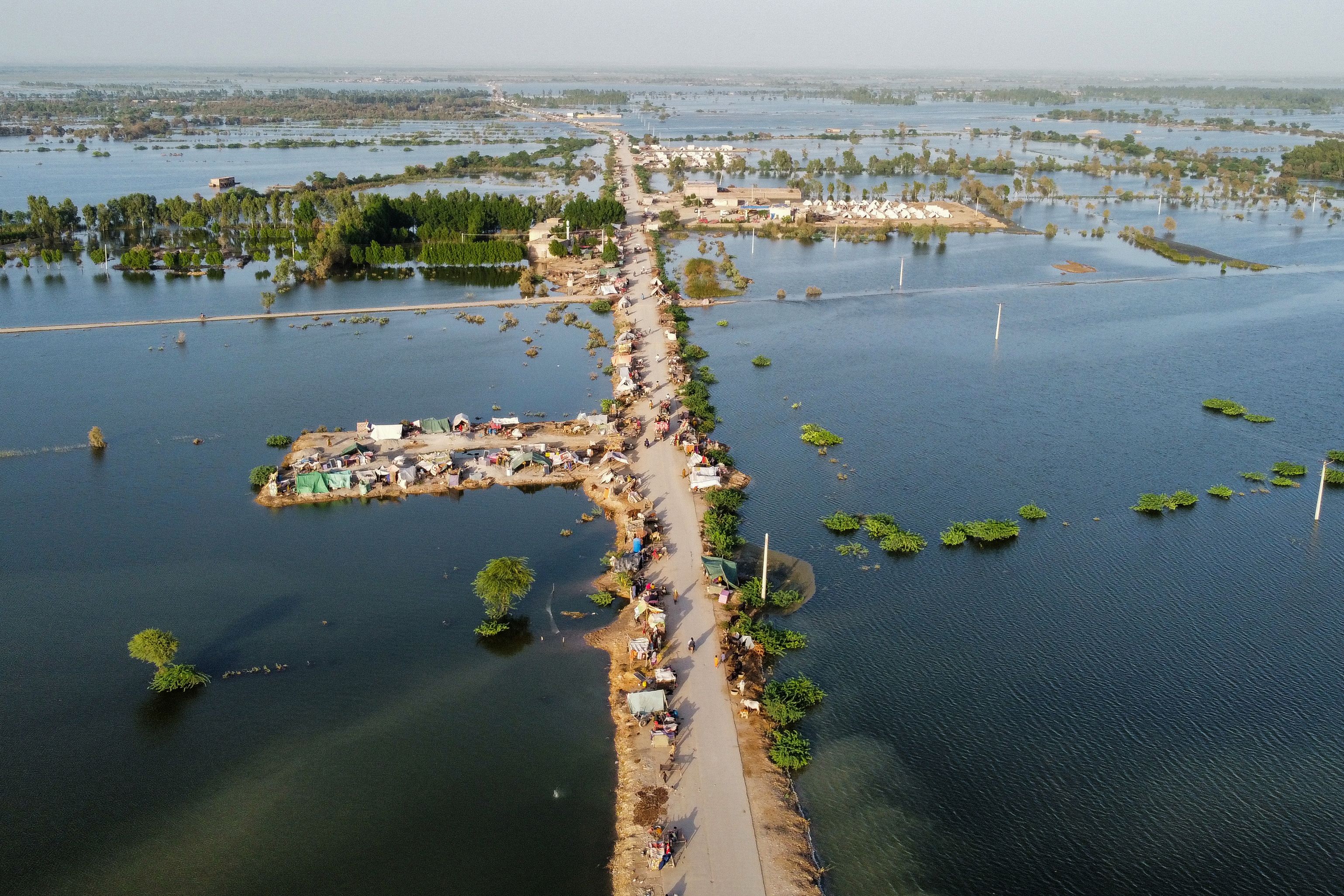 A roadside camp for people displace by the floods in Jaffarabad district of Balochistan