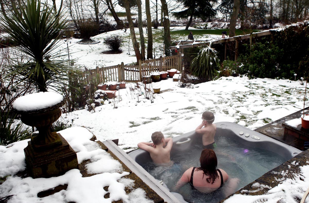 Hot tubs &lsquo;running dry as households squeezed by rising living costs&rsquo;