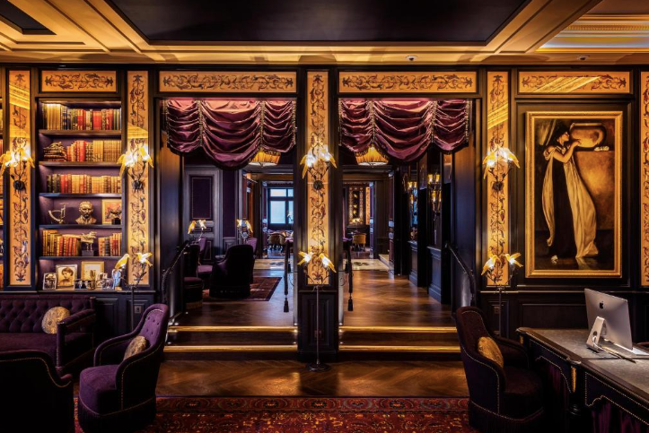Dine in the glitz and glamour of L’oscar