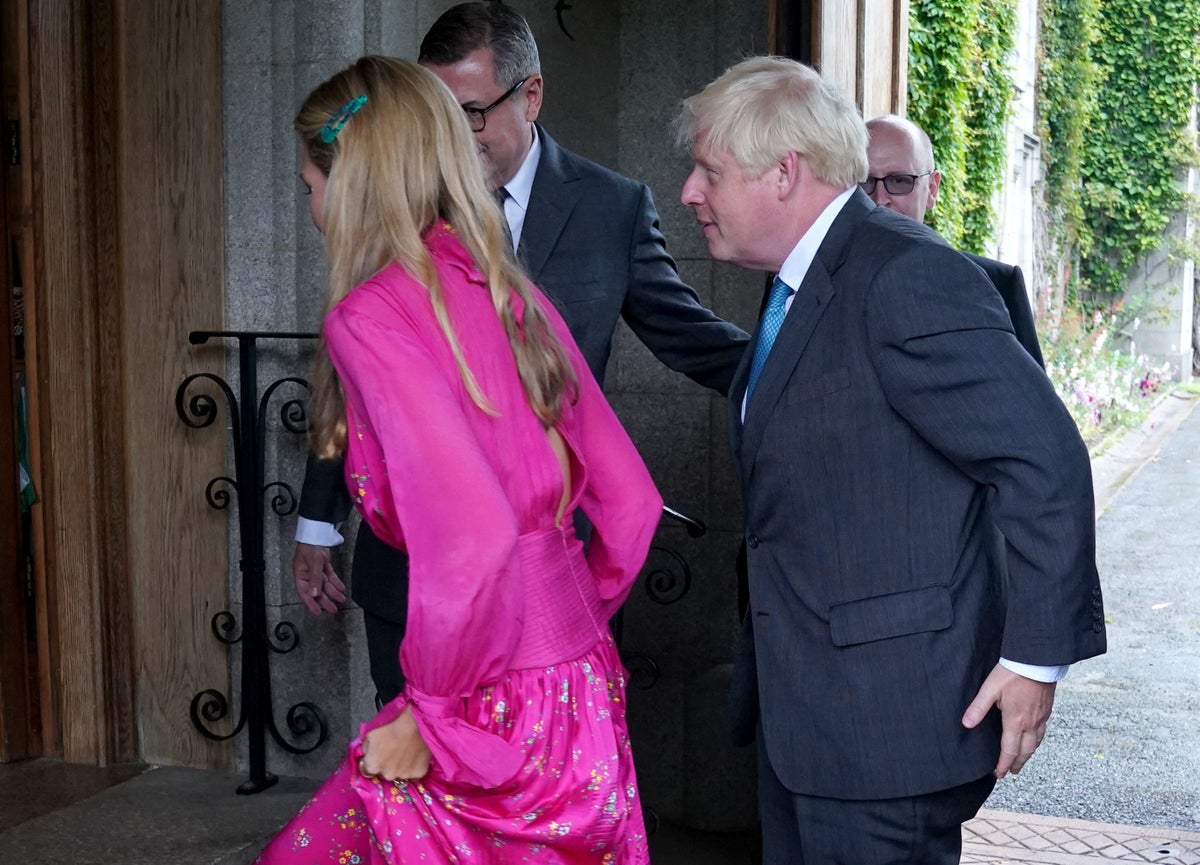 Johnson resigns as prime minister at Balmoral as Truss prepares for office