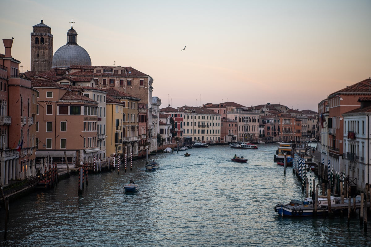 Venice tells tourists to ditch water bottles and drink from fountains