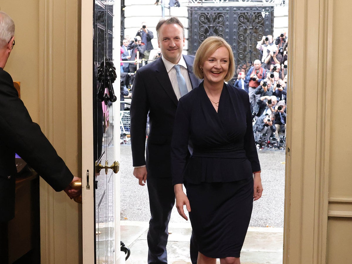 Liz Truss – live: New PM branded ‘imbecile’ after cabinet reshuffle as she prepares to face first PMQs