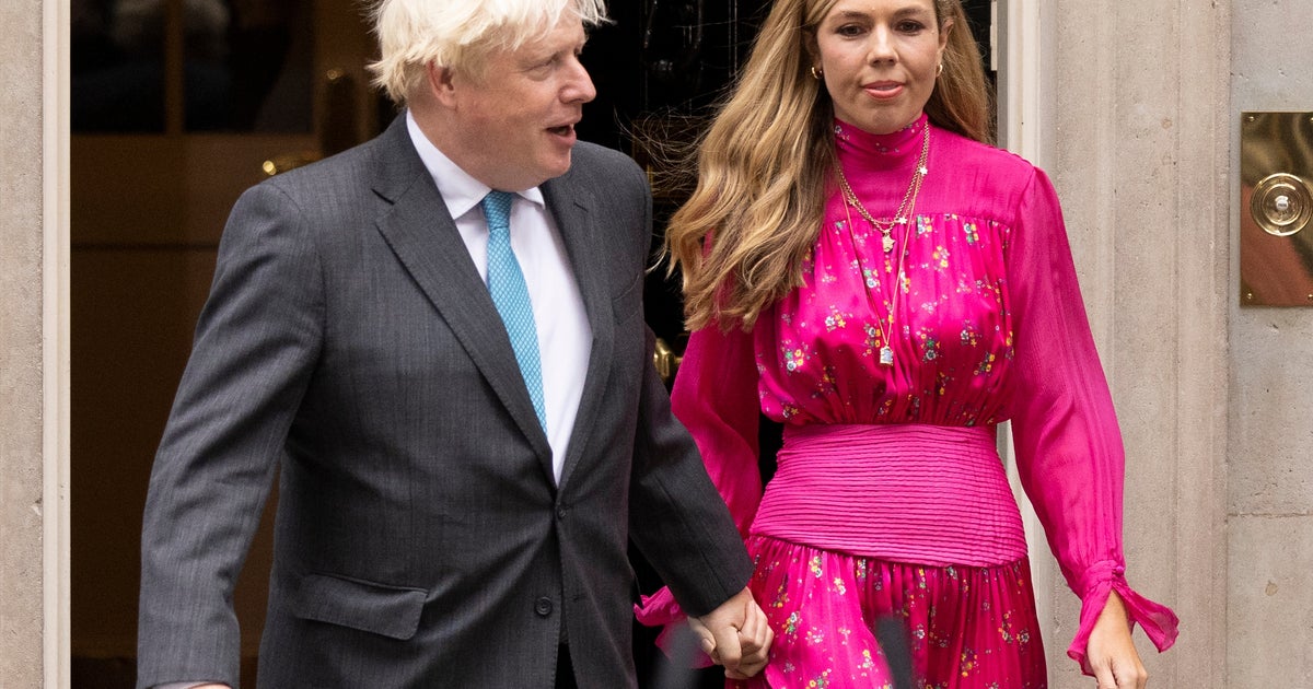 carrie johnson pink dress Boris Johnson's girlfriend Carrie Symonds wears 85 fuchsia dress from & Other Stories | London Evening Standard