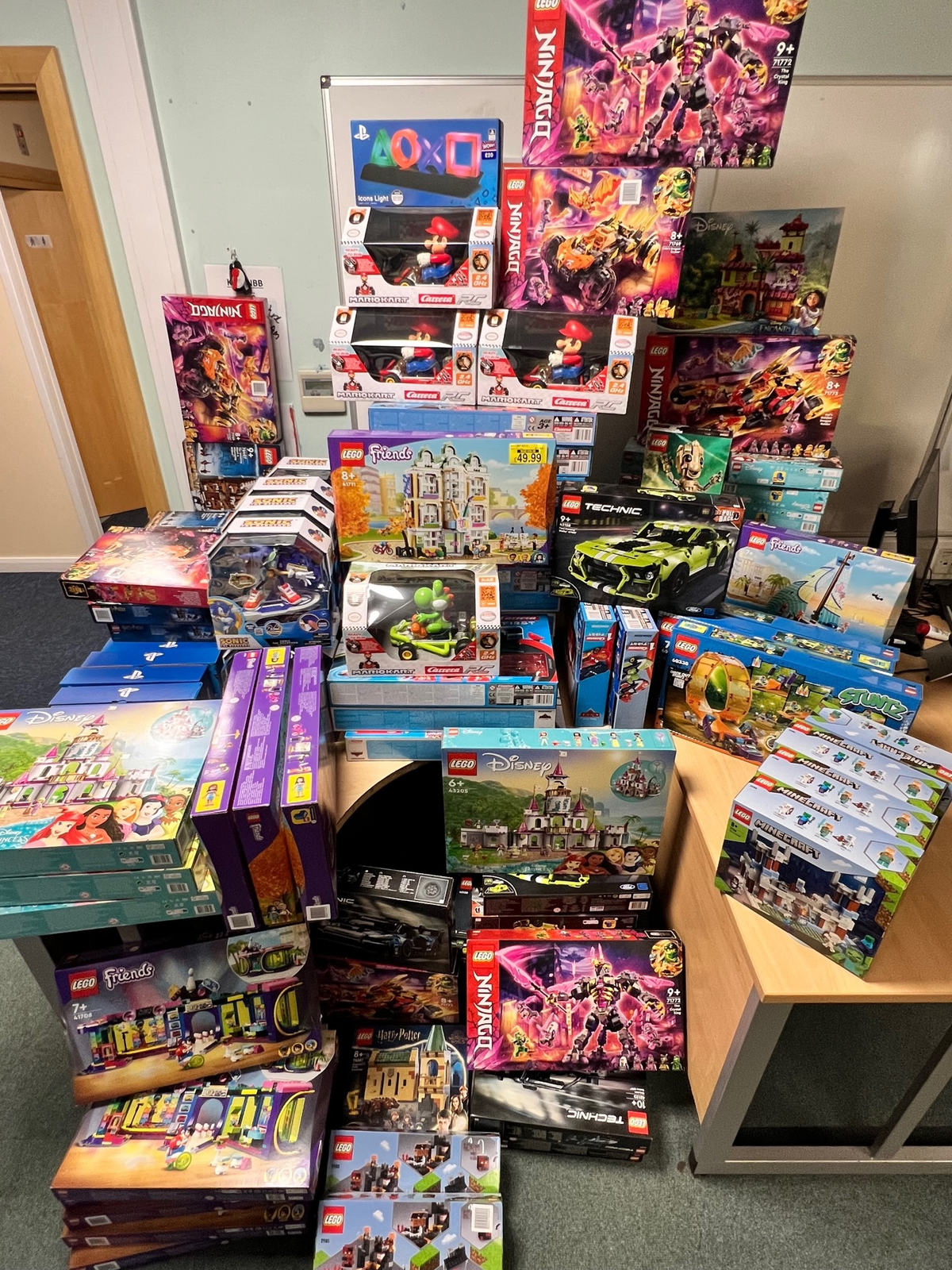 ‘Brazen’ £4,650 Lego thieves caught after car full of toys spotted