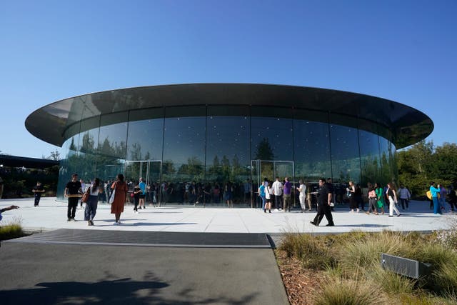 <p>Employees argue Apple’s hiring and performance-review processes are biased against women </p>