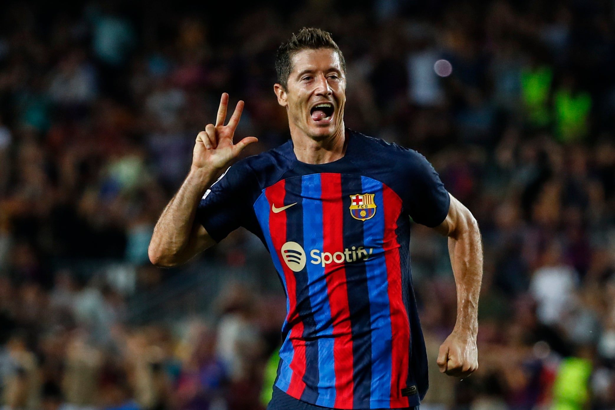 Champions League round-up: Robert Lewandowski hits hat-trick as Barcelona thrash Viktoria Plzen | The Independent