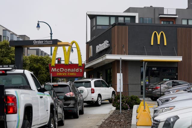 <p>Fast food workers in most chains now have access to a minimum wage of $20 per hour in California </p>