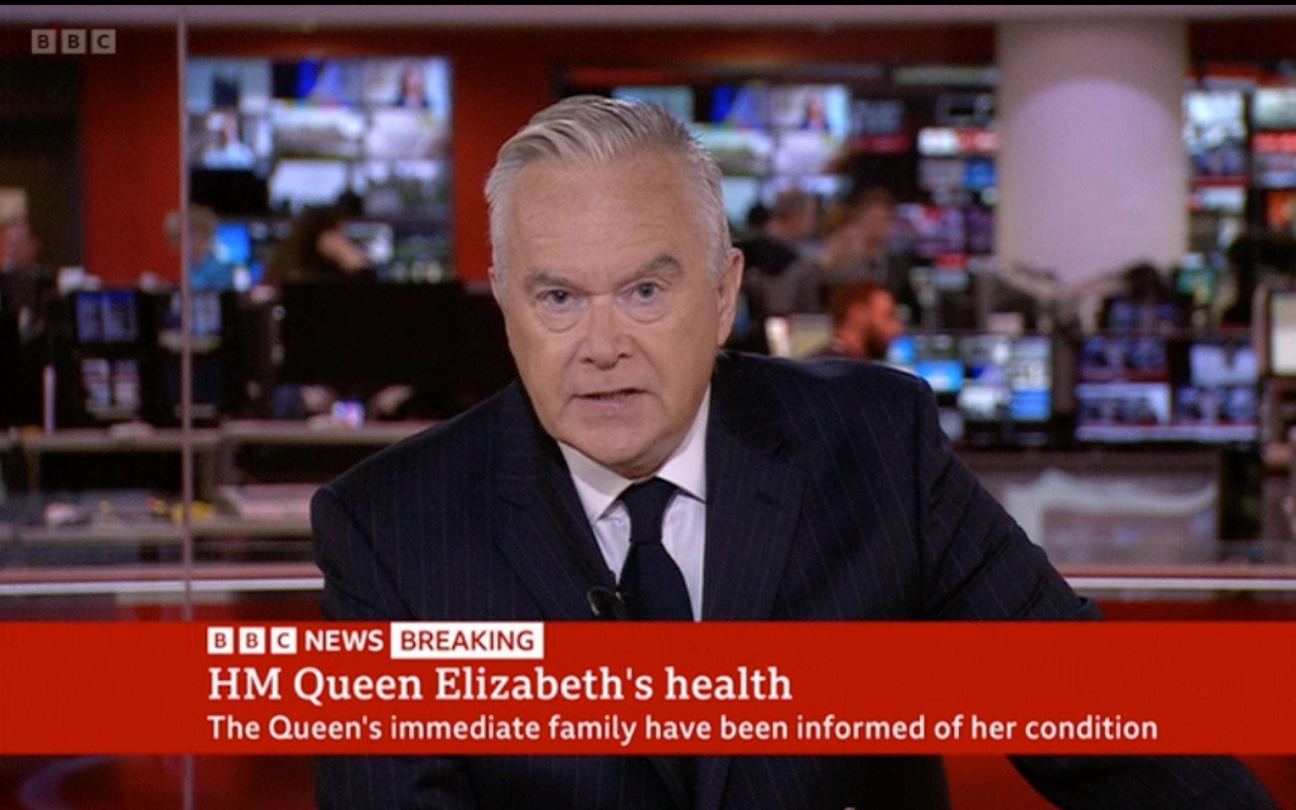 Huw Edwards presents the news that Queen Elizabeth II has died