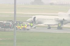 RAF plane lands with senior royals including William and Andrew amid Queen health concerns