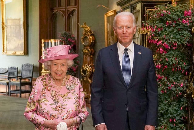 La reina Isabel II con el presidente estadounidense Joe Biden