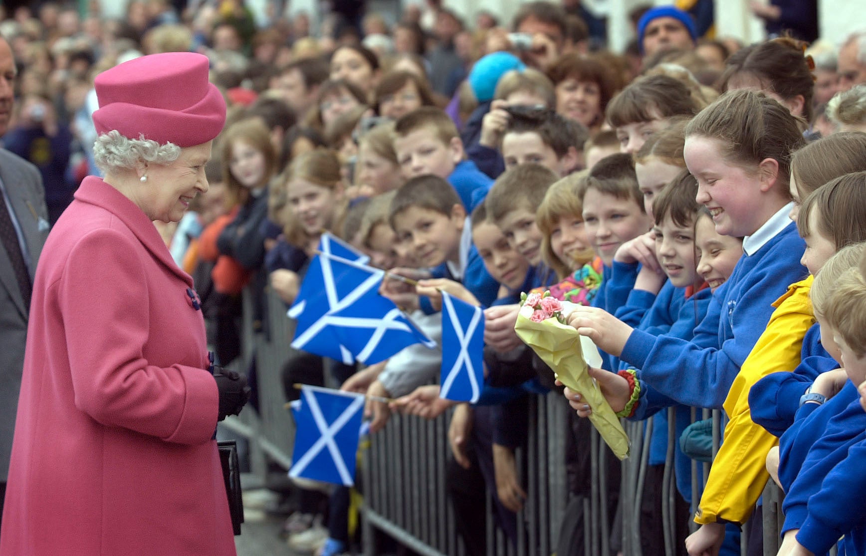 The Queen meeting schoolchildren on the Isle of Skye (Ben Curtis/PA)