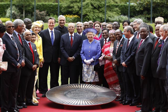 The Queen with Commonwealth nations’ heads of government and representatives following a lunch in central London in 2012 (Lefteris Pitarakis/PA)