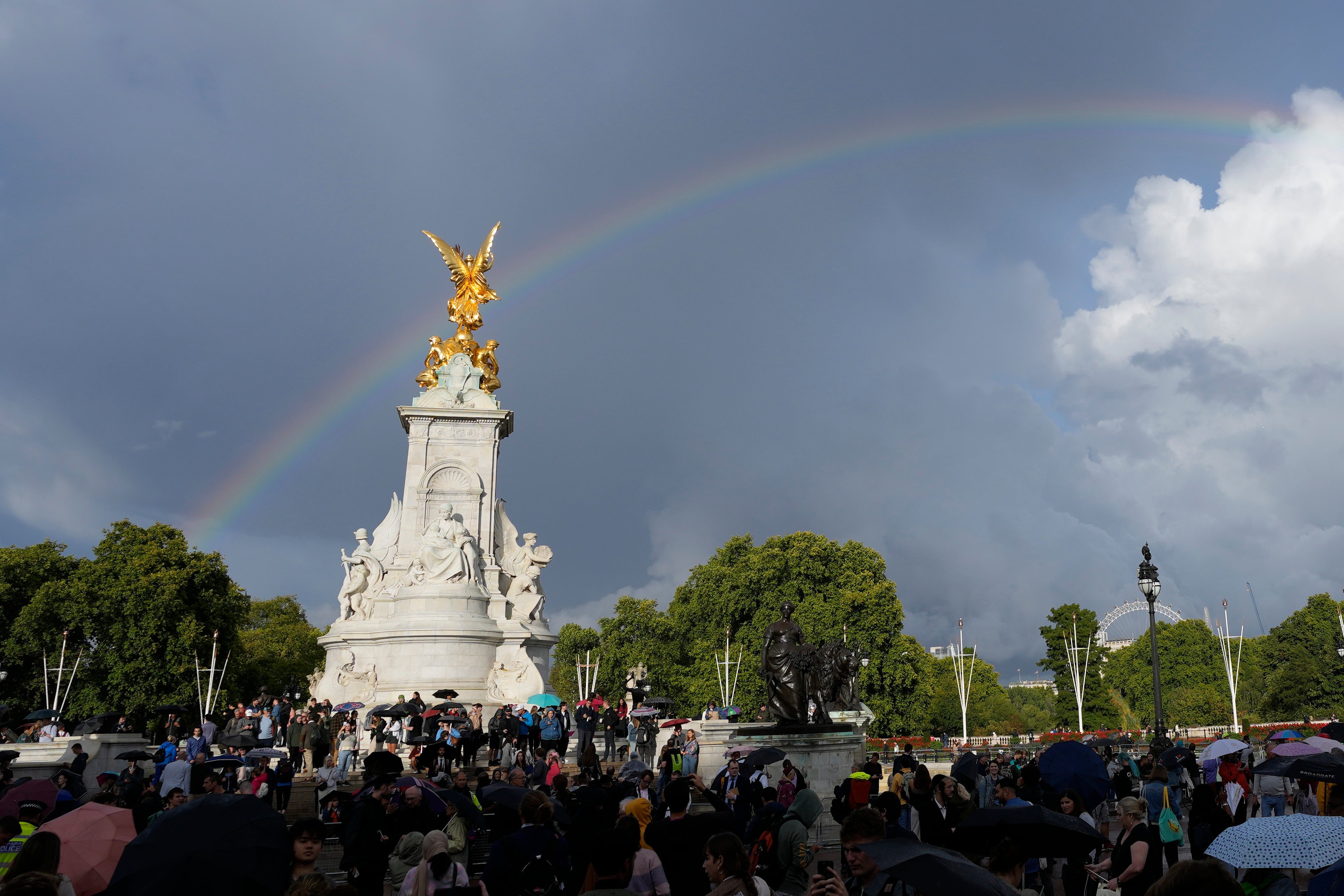 GBRETAÑA-REINA ISABEL II-REGLAS DE ASCENSIÓN