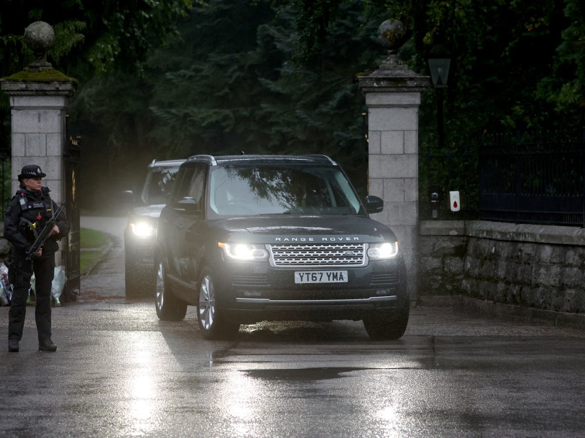 Prince Harry leaves Balmoral 12 hours after arriving following Queen&rsquo;s death