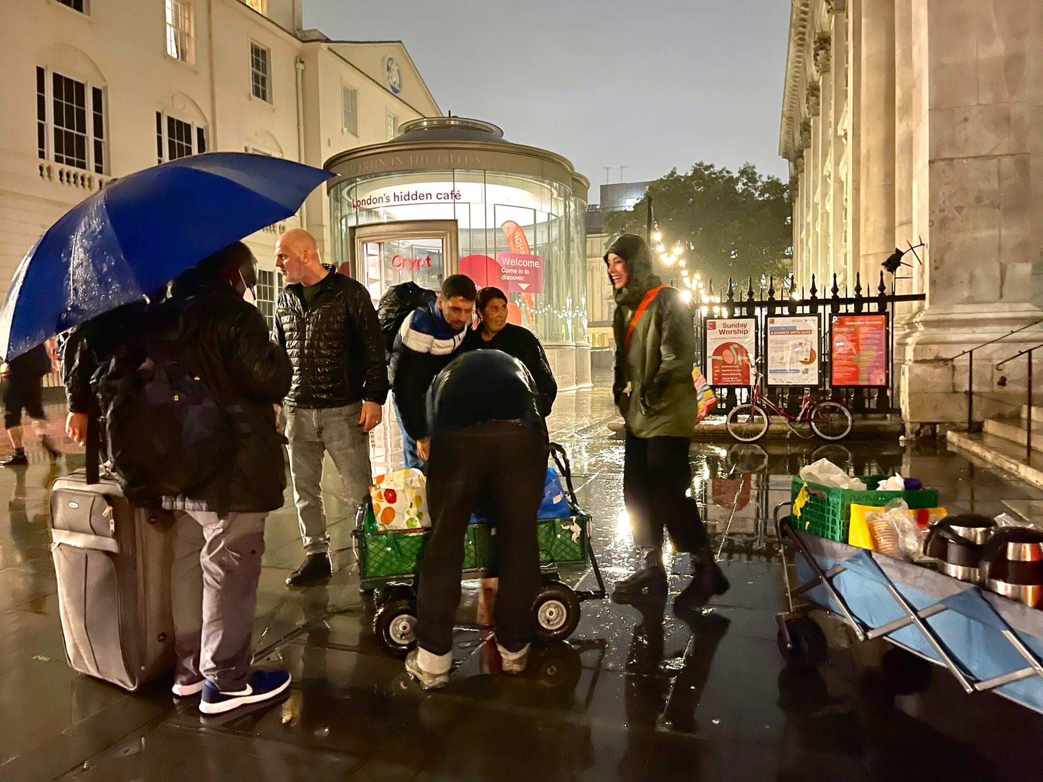 People arrived to help in the pouring rain as the event was cancelled following the Queen’s death (@dulmum/PA)