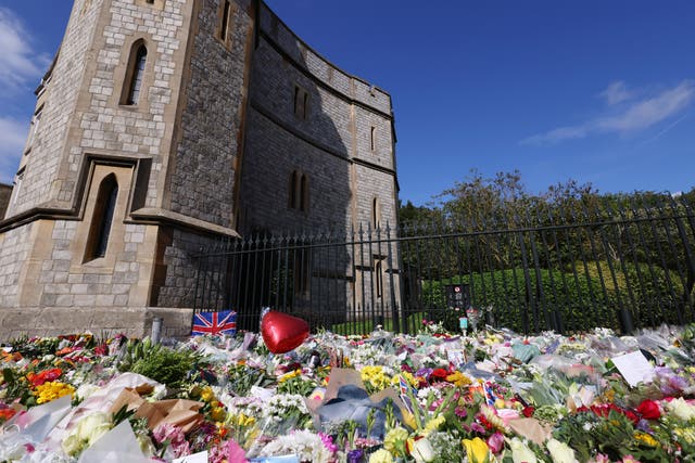 <p>The foral tributes at Windsor Castle on Friday </p>