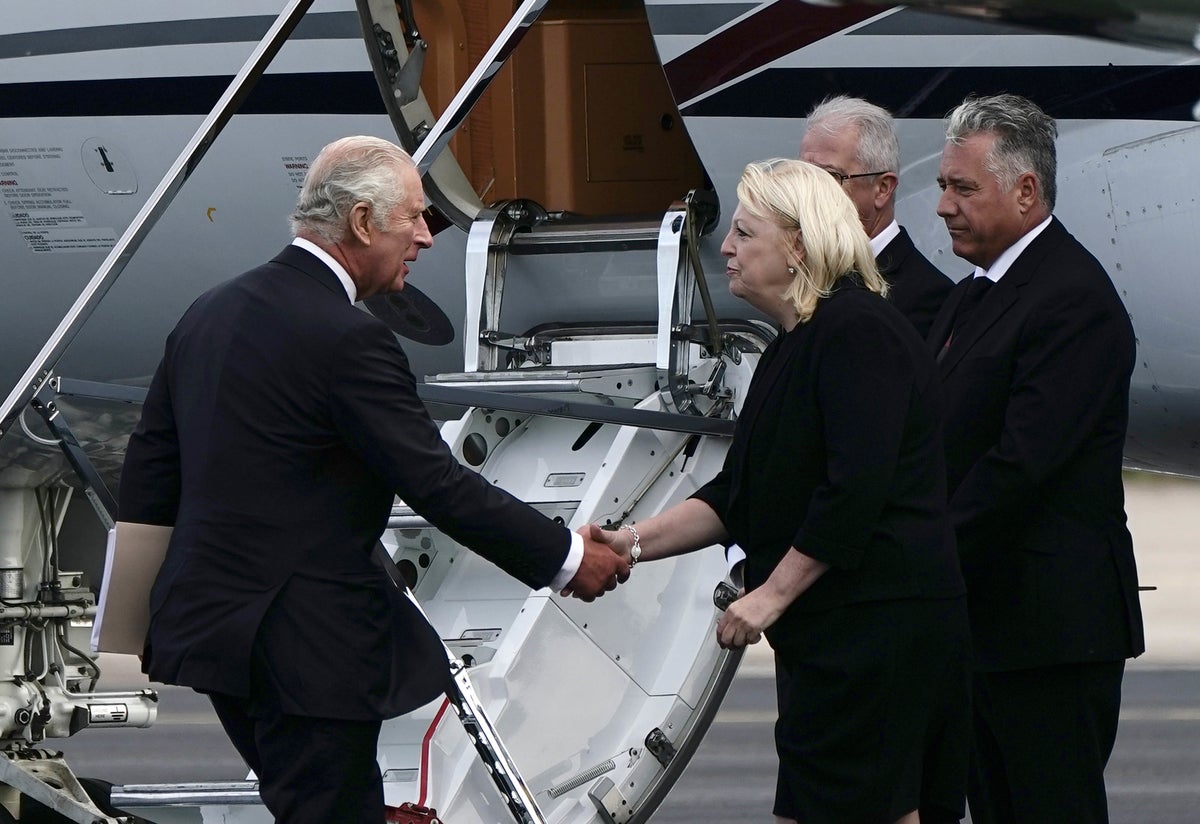 King Charles comforted by same airport worker as Prince Harry after Queen Elizabeth II’s death