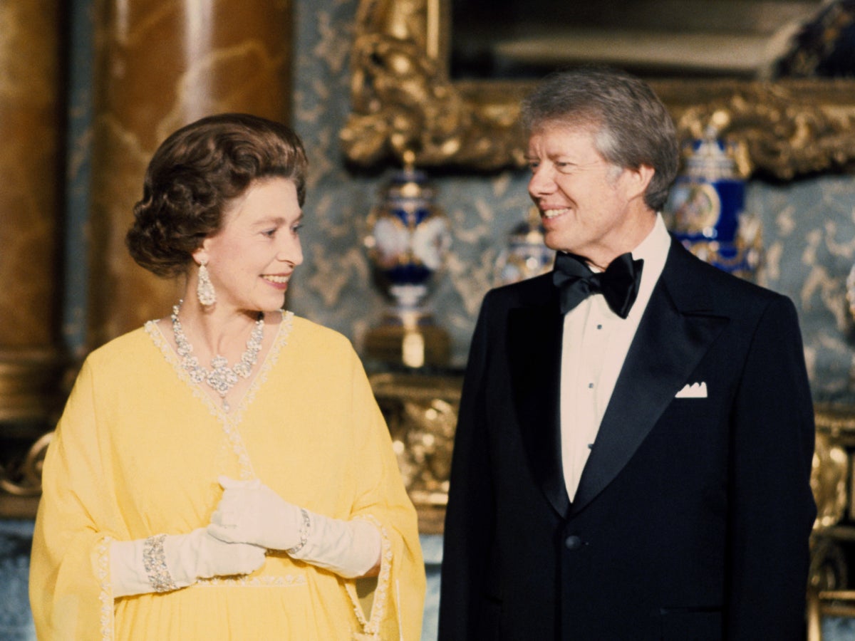 Jimmy Carter, Kraliçe'nin 'onuruna, zarafetine ve görev duygusuna' saygılarını sunar
