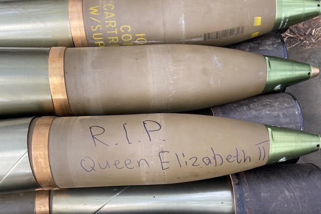 <p>Ukrainian troops write tributes to Queen Elizabeth on the side of shells</p>