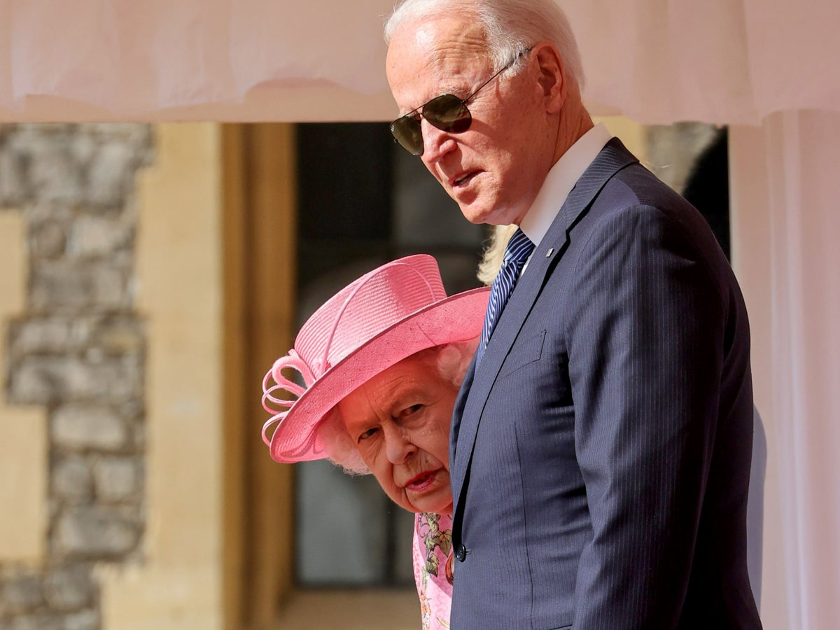 Joe Biden, Donald Trump'ı Kraliçe Elizabeth'in cenazesi için İngiltere'ye getirebilir mi?