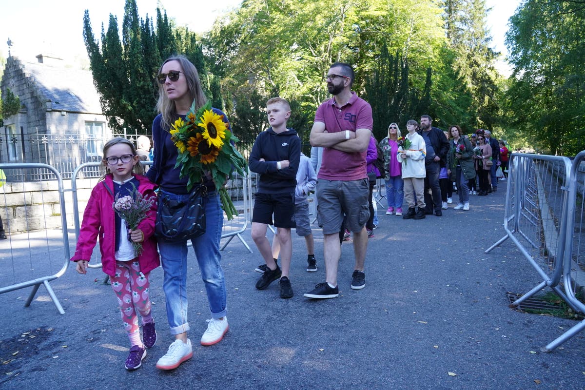 Mourner leaves ‘one last story’ amongst tributes to the late Queen in Scotland Mourner leaves ‘one last story’ amongst tributes to the late Queen in Scotland