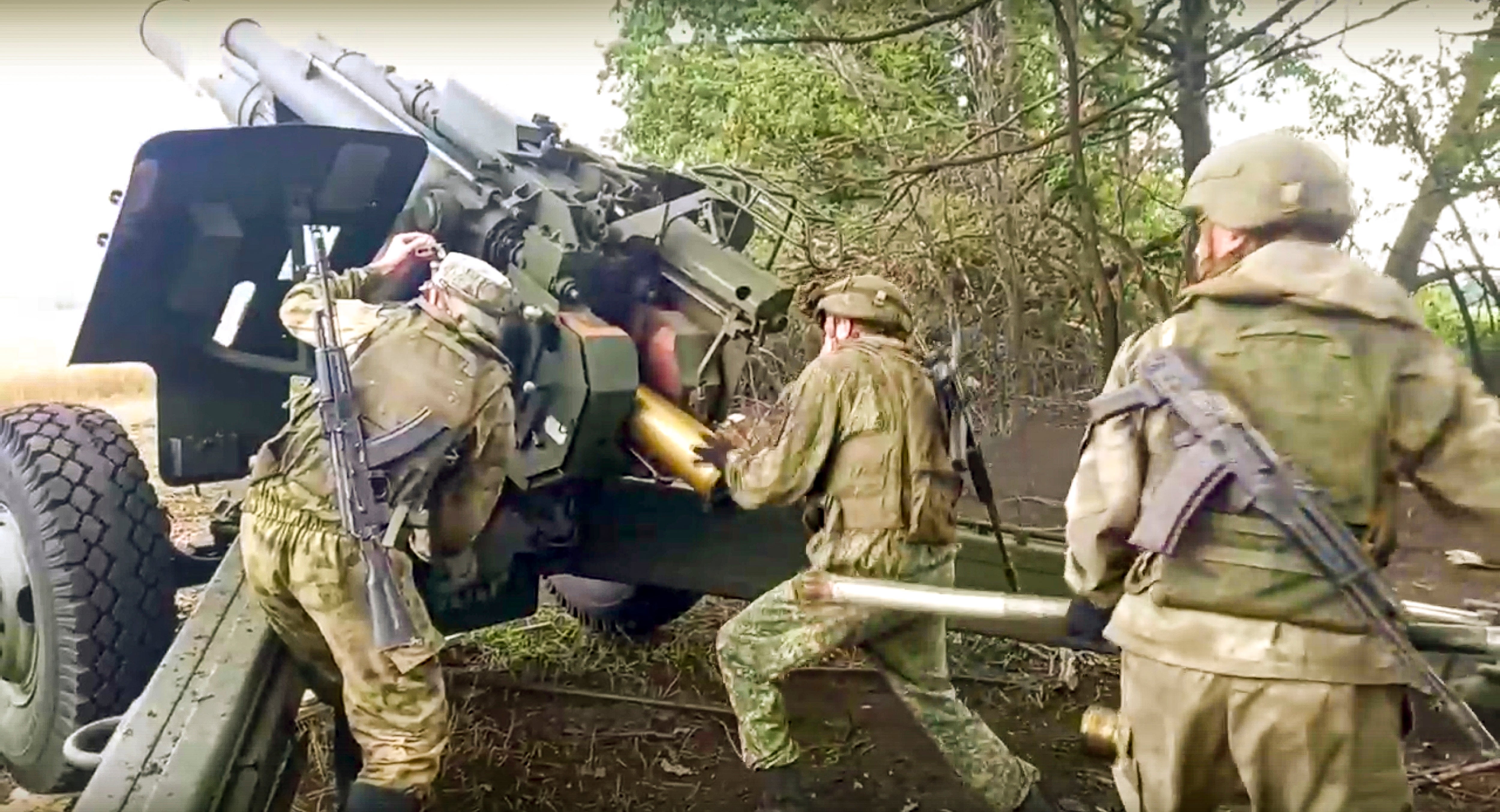 <p>Russian soldiers prepare to fire a Msta-B 152.4mm howitzer from their position at an undisclosed location in Ukraine on Saturday </p>