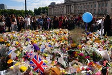 Well-wishers told not to bring teddy bears or balloons to Queen floral tributes 