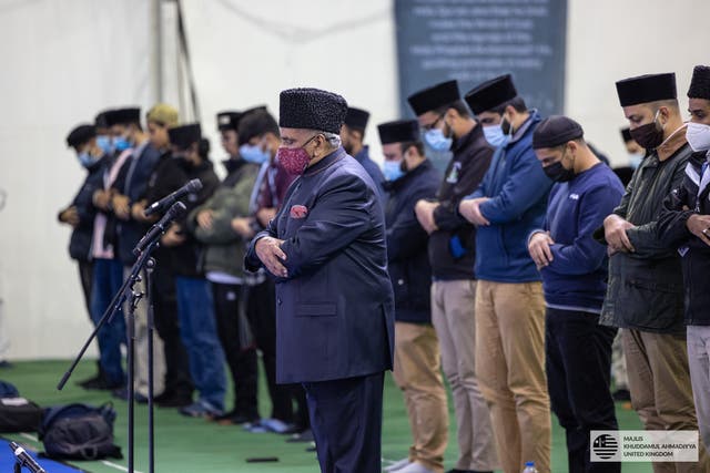 Muslim men say prayers and pay tribute to the Queen (Ahmadiyya Muslim Youth Association UK/PA)