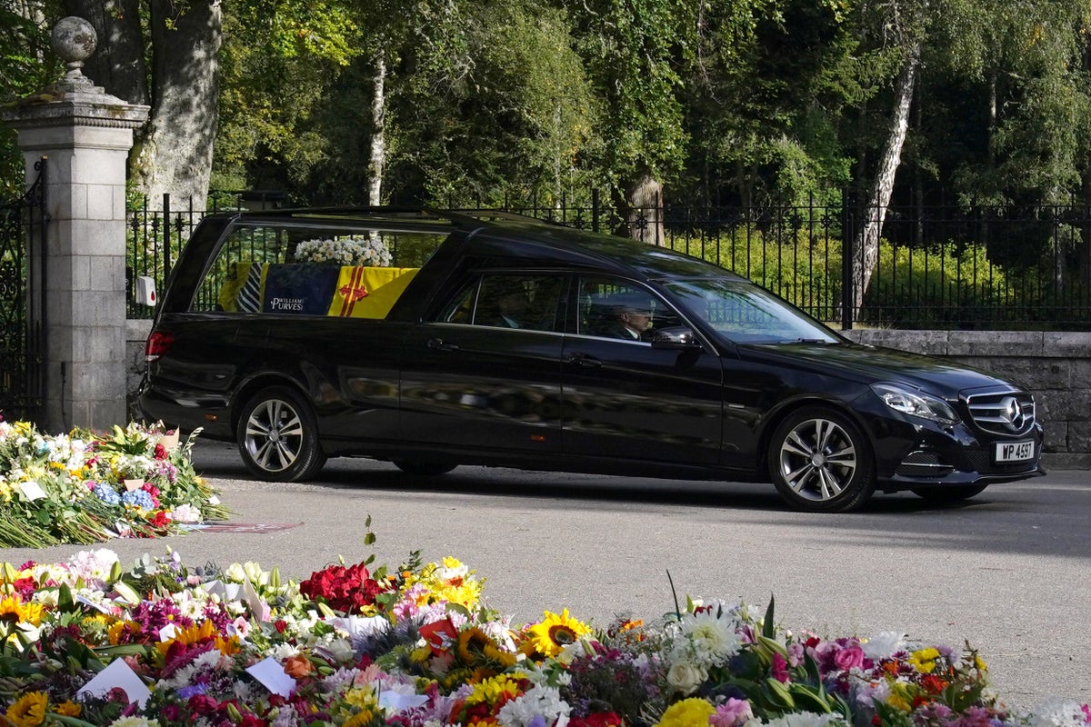 Thousands line streets as Queen’s coffin embarks on trip to final resting place – OLD