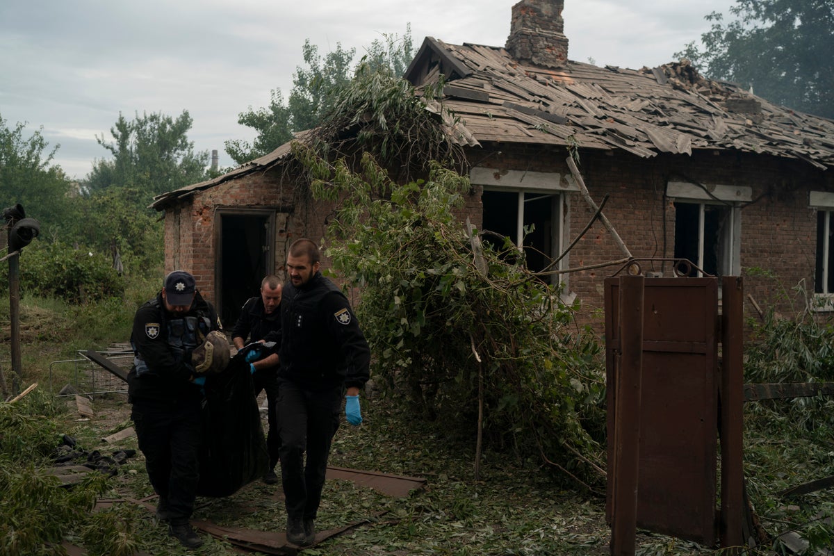 Eastern Ukraine towns hit in overnight strikes