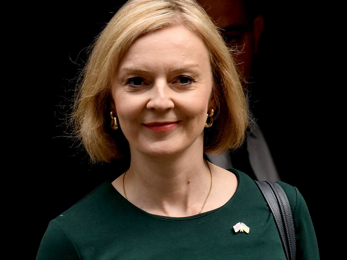 Liz Truss trying to distract from &lsquo;rubbish&rsquo; leadership by picking on Treasury, says ex-civil service chief