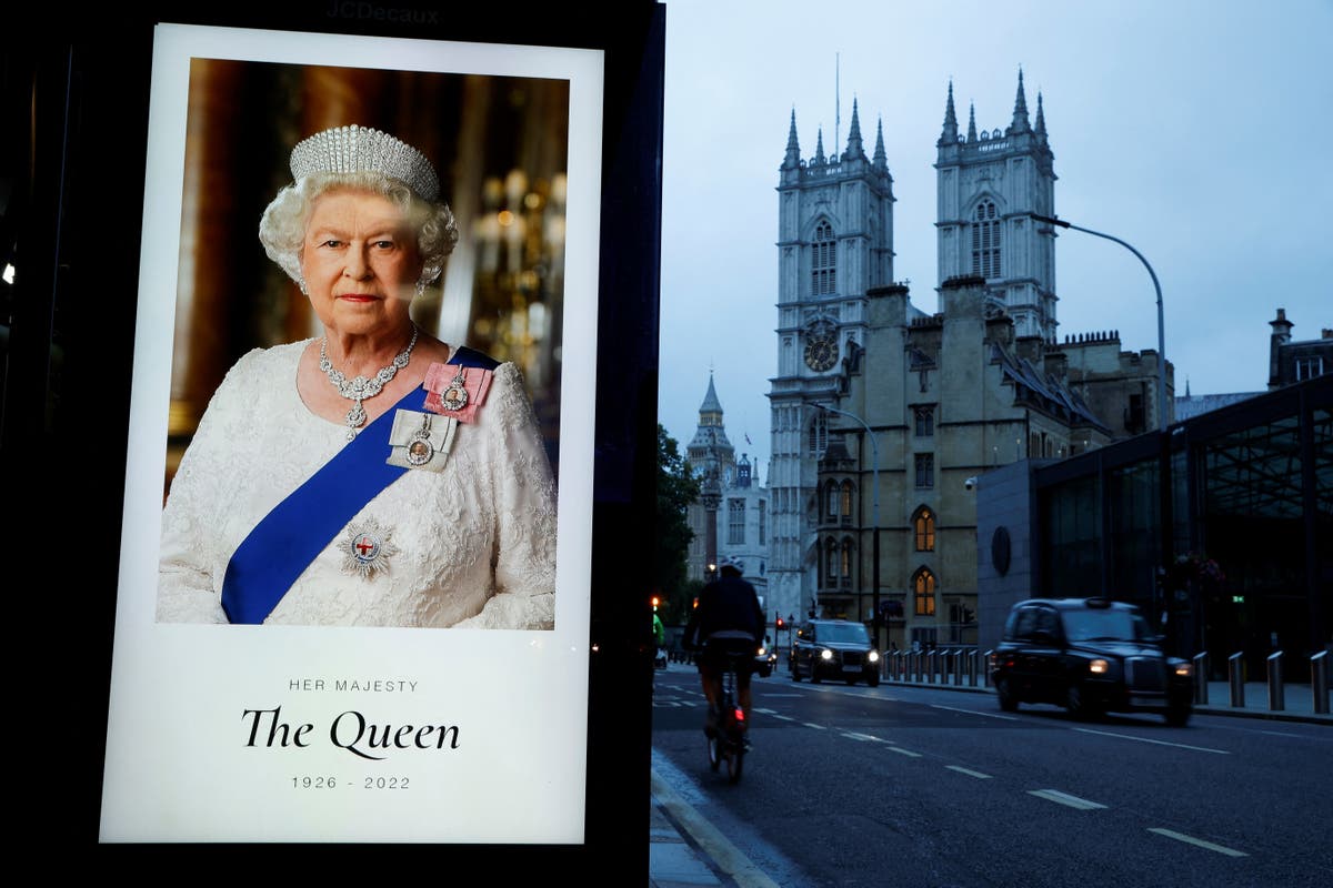 Foreign leaders ‘to be bussed to Queen’s funeral as private jets and helicopters banned’