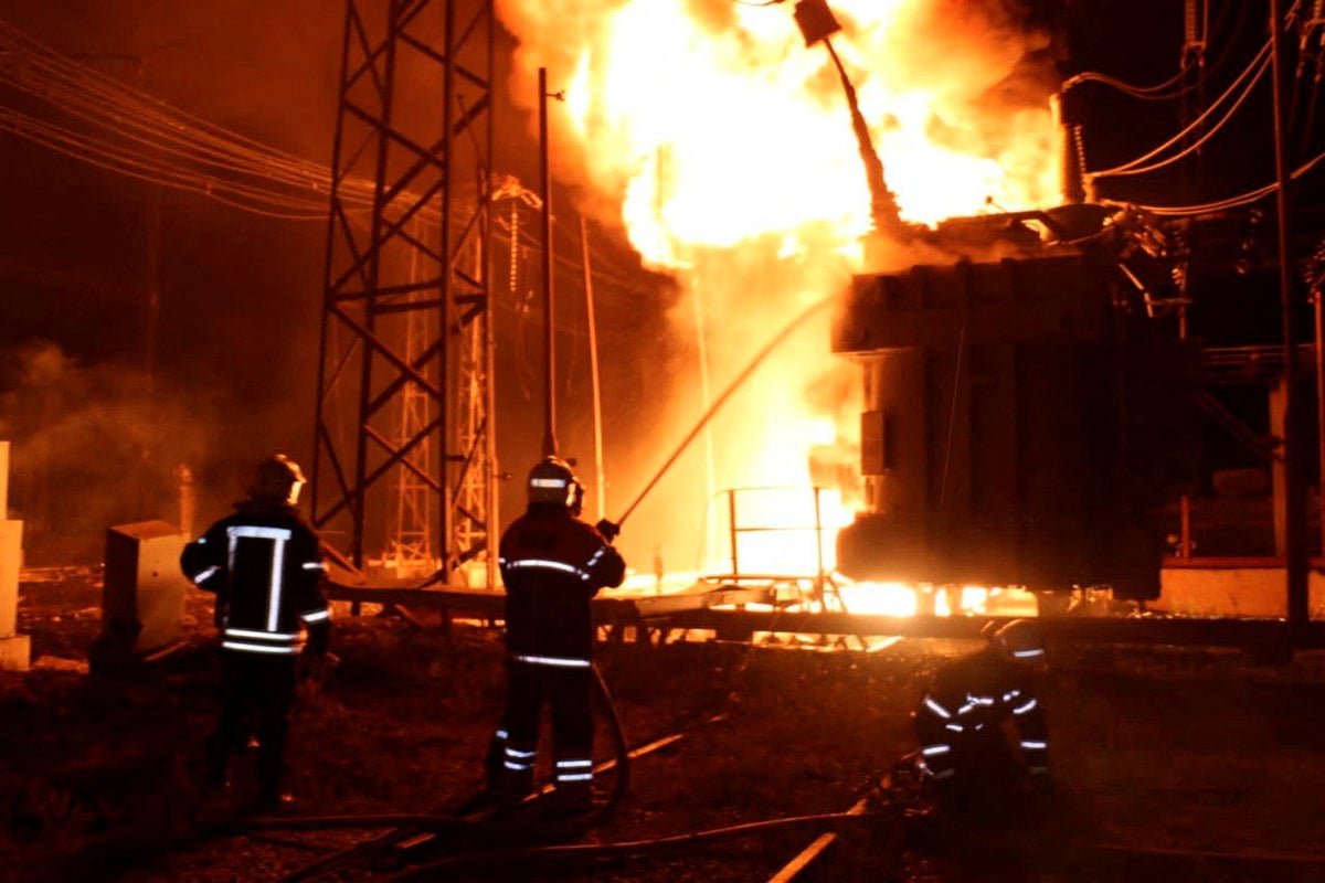Rusya geri çekilirken 'enerji santrallerini bombalıyor' olarak Ukrayna'daki elektrik kesintileri