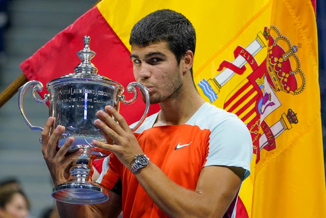 Carlos Alcaraz kisses the US Open trophy (John Minchillo/AP)
