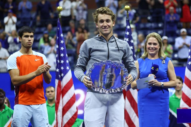 <p>Casper Ruud with the runner-up plate in New York</p>