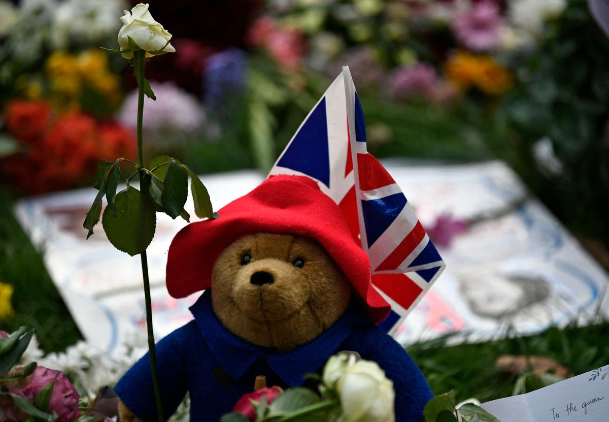 Queen Elizabeth II: Fans asked to stop leaving Paddington Bear toys and marmalade sandwiches in honour of the Queen