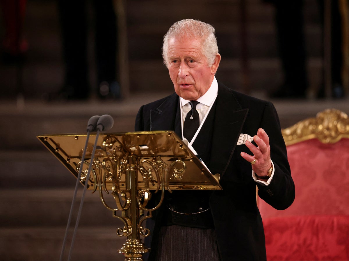König Karl III. verpflichtet sich, „parlamentarische Traditionen“ zu respektieren, wenn er sich an Abgeordnete und Kollegen wendet
