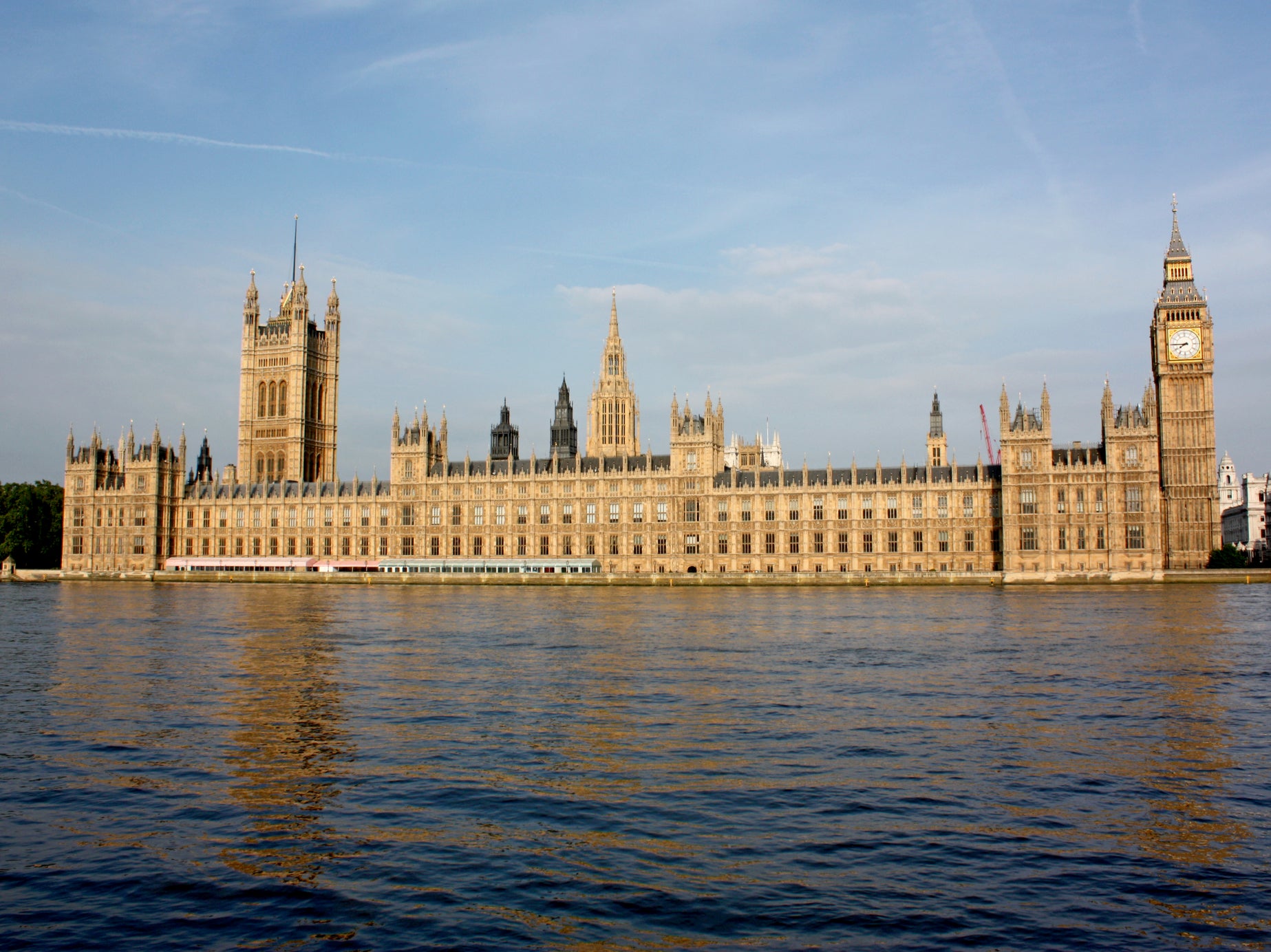 Hydroelectric turbines in the Thames could help power the Palace of Westminster, according to plans under consideration