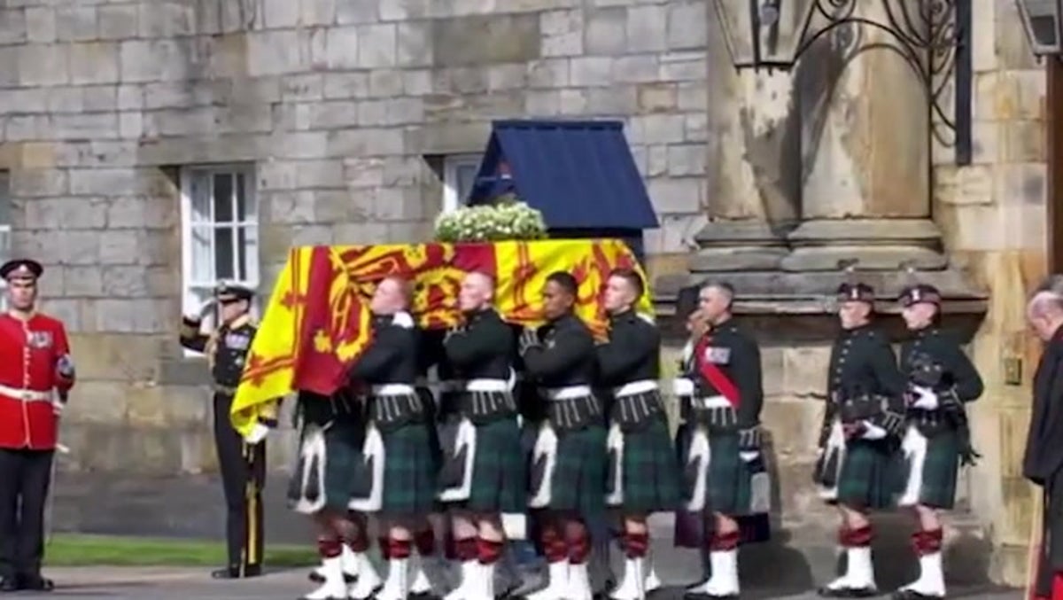 Queen Elizabeth II’s coffin carried out of Holyroodhouse ahead of journey to St Giles’ Cathedral