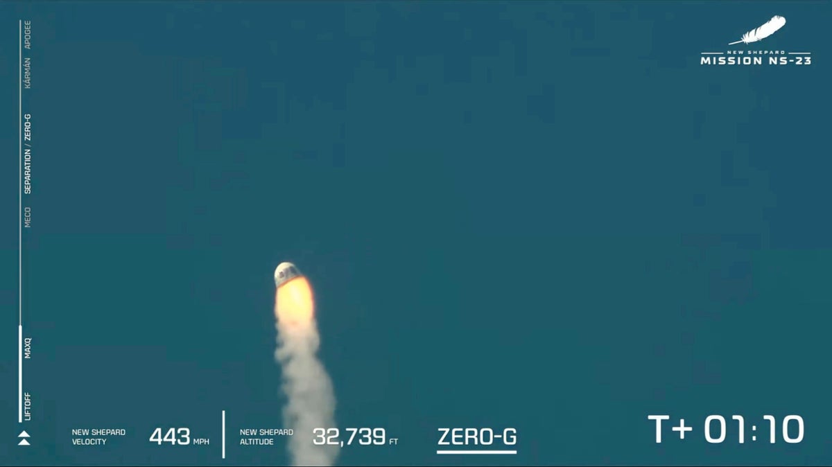 Bezos roketi kalkış sırasında başarısız oluyor, sadece gemide deneyler yapılıyor