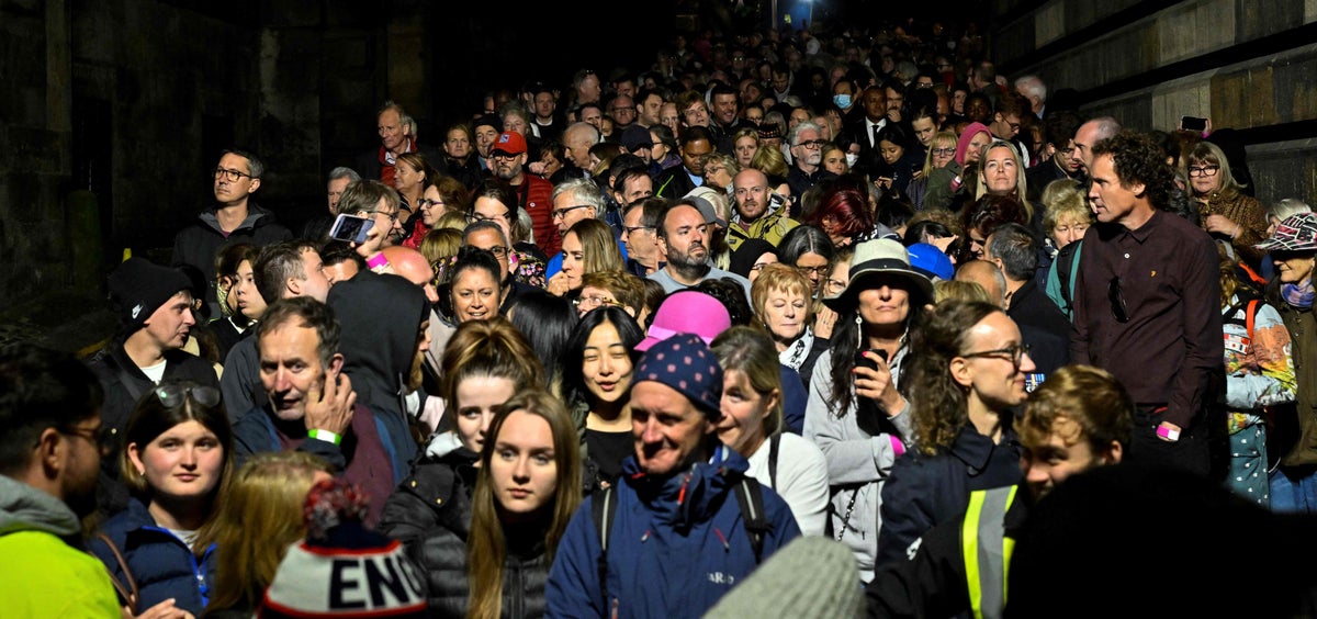 ‘The obvious thing to do’: Mourners queue through night to see Queen’s coffin in Edinburgh