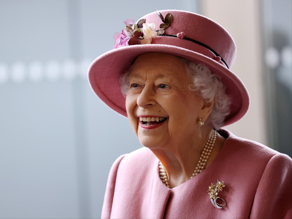 Queen ‘happy playing cards alone’ during social engagements, says ...