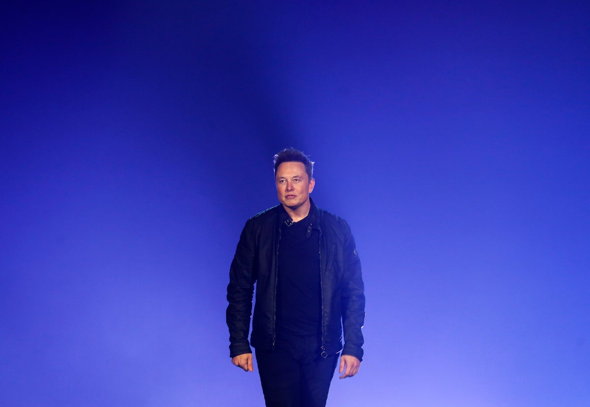 Elon Musk, patlamış mısır emojisini tweetliyor ve Twitter hakkında yeni ifşaatlar arasında 'Cyberwhistle'ı tanıtıyor