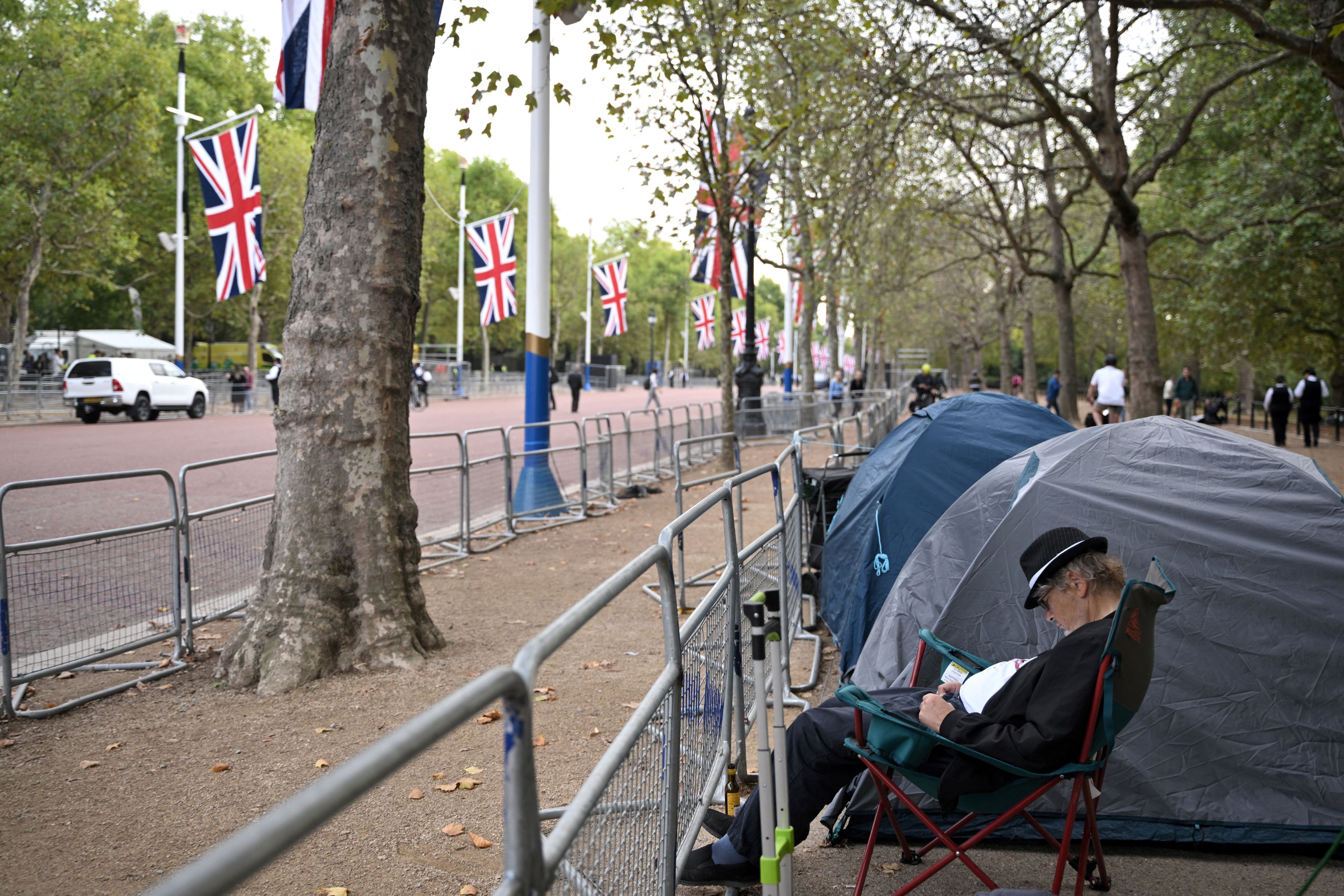 Mourners have already begun setting up tents to view the Queen’s coffin